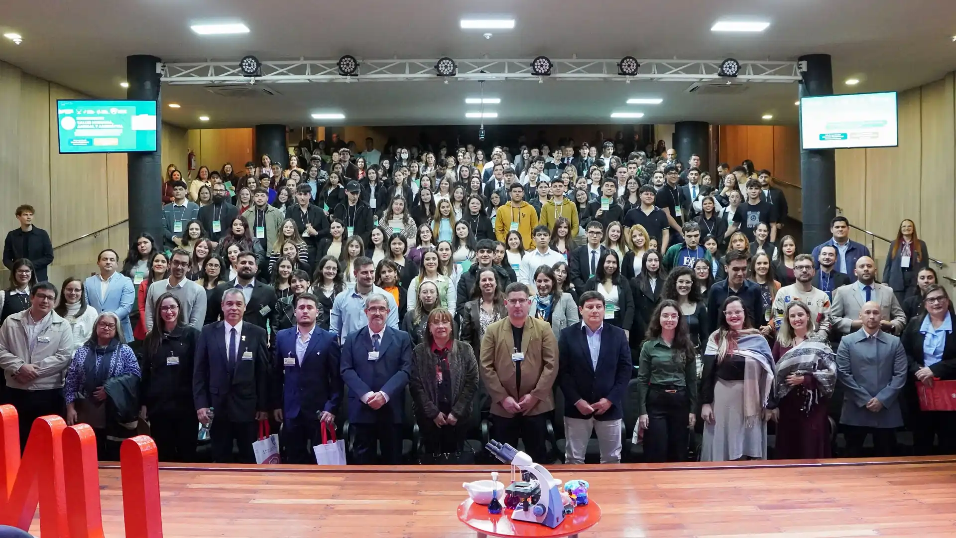 Multitudinaria apertura del Congreso de Salud Humana, Animal y Ambiental en la UNAE