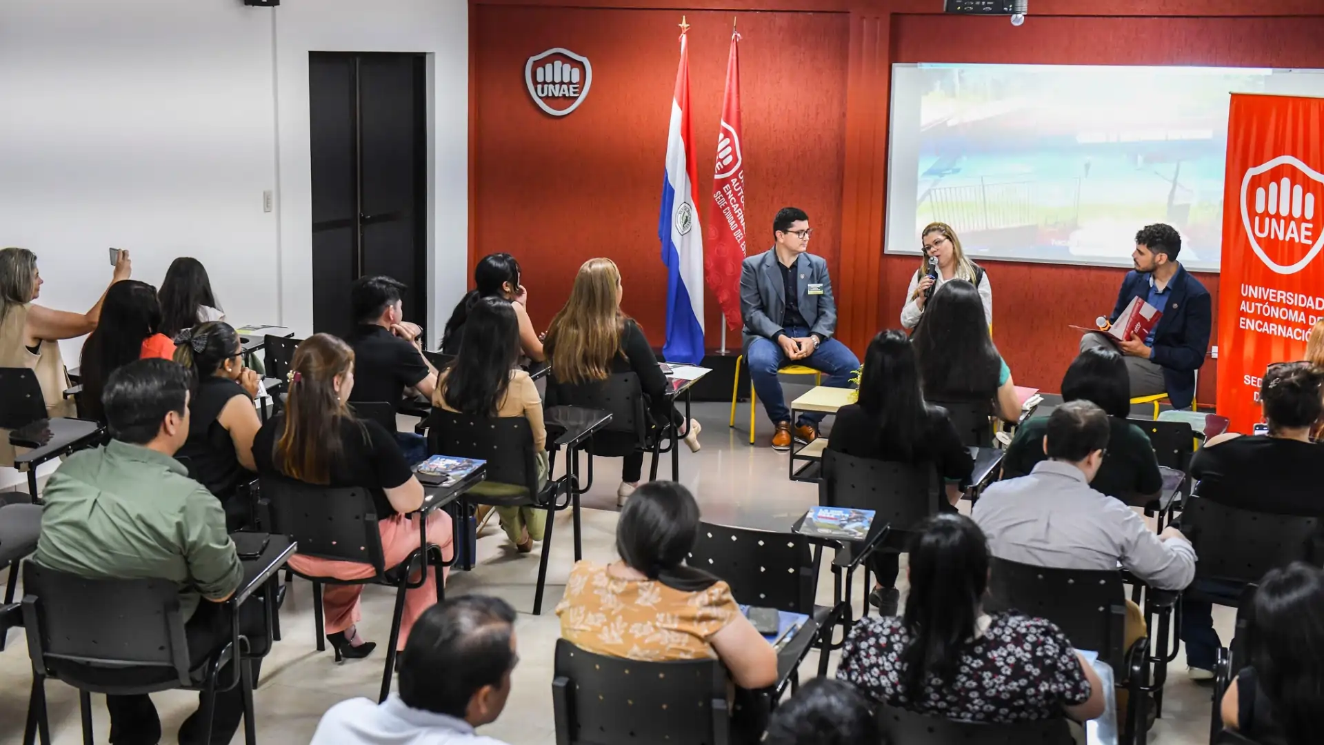 Exitosa 1ª jornada empresarial en UNAE sede Ciudad del Este