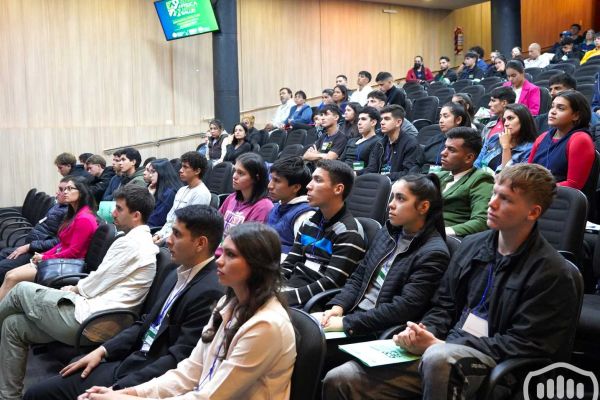 comunicaciones-congreso-educacion-fisica-deporte-y-salud-13085310F7-D957-B225-8FF5-E90AA3FA83A0.jpg