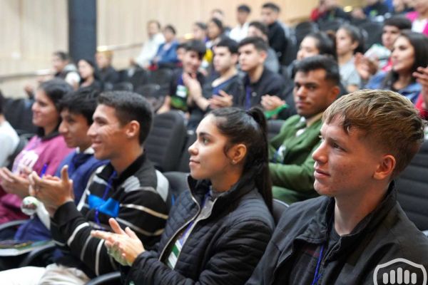 comunicaciones-congreso-educacion-fisica-deporte-y-salud-1560E58FBE-3D26-2ED7-1B34-AF9F8EDBC0C2.jpg