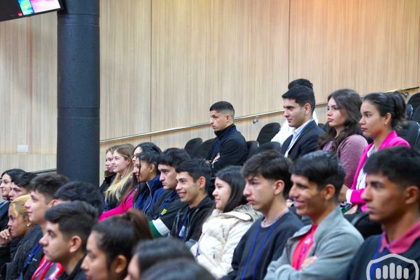 congreso-educacion-fisica-deporte-y-salud-2805BEBF5B-B22F-AE53-CD57-7738E2593A2D.jpg