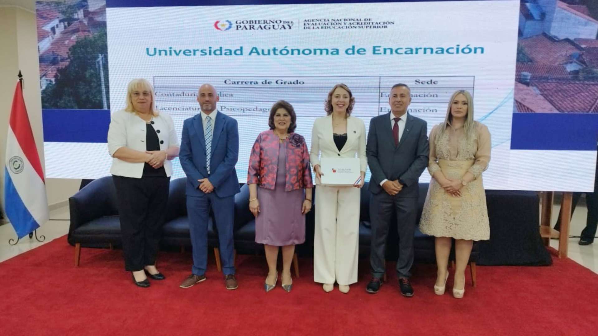 UNAE Recibe Certificados de Acreditación para Contaduría Pública y Psicopedagogía