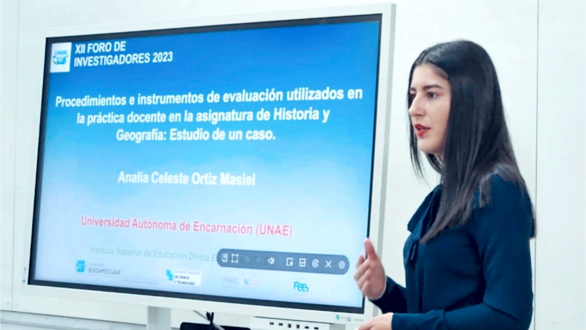 Egresada de la Licenciatura en Educación en Ciencias Sociales del ISEDE presentó investigación en el XII Foro de Investigadores