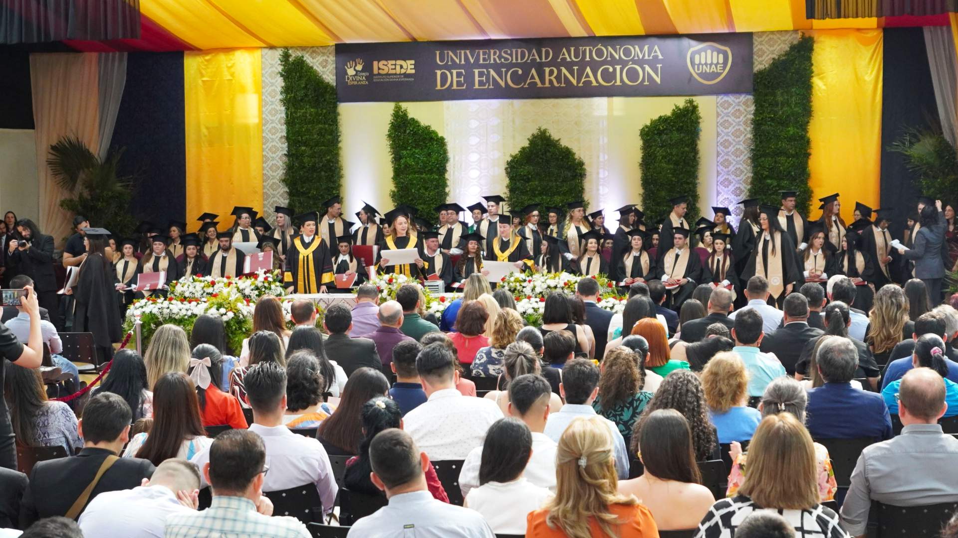 Solemne Acto de Graduación de Posgrado de la UNAE