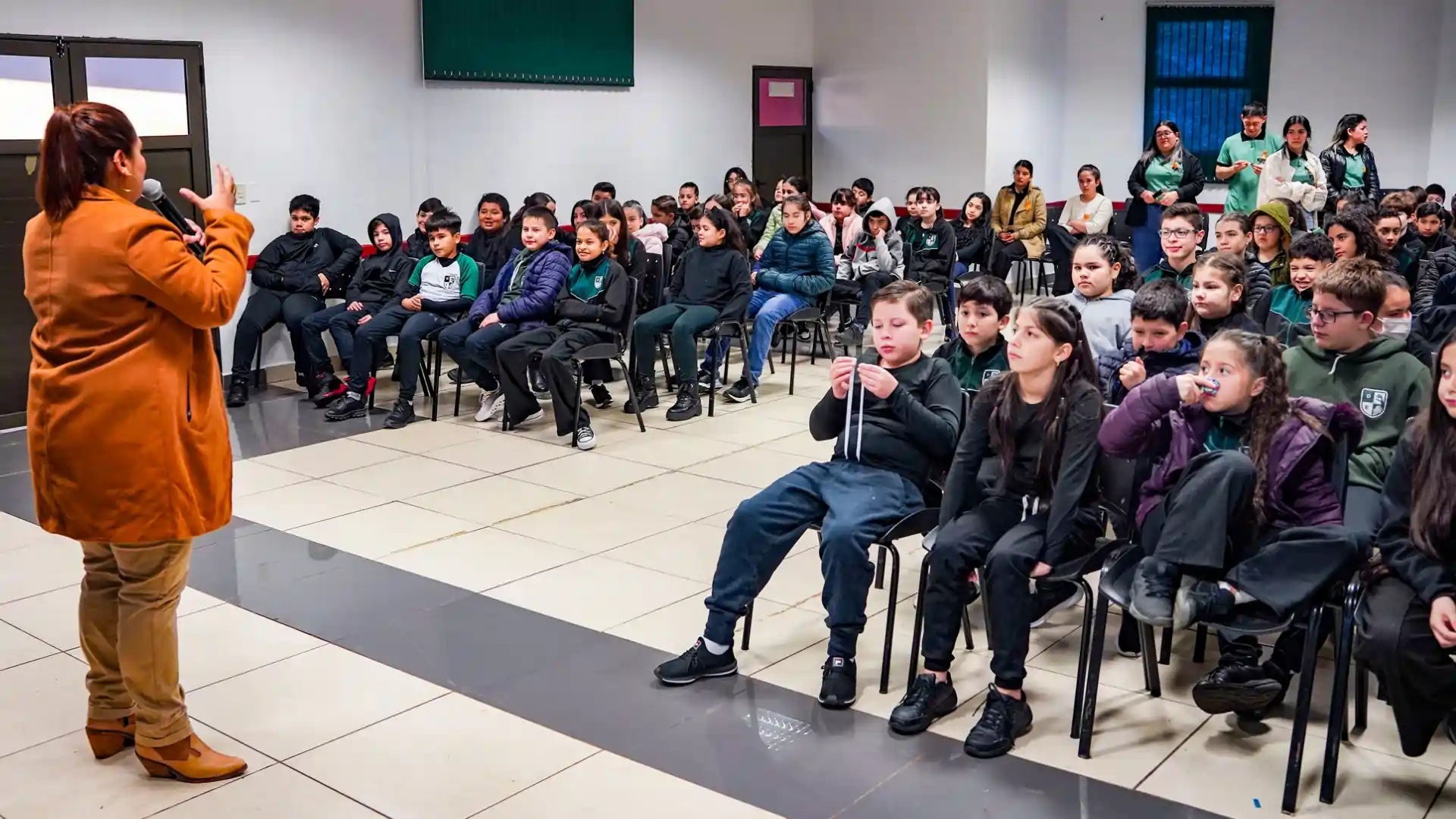 Estudiantes del Segundo Ciclo participaron en un conversatorio sobre el TDAH