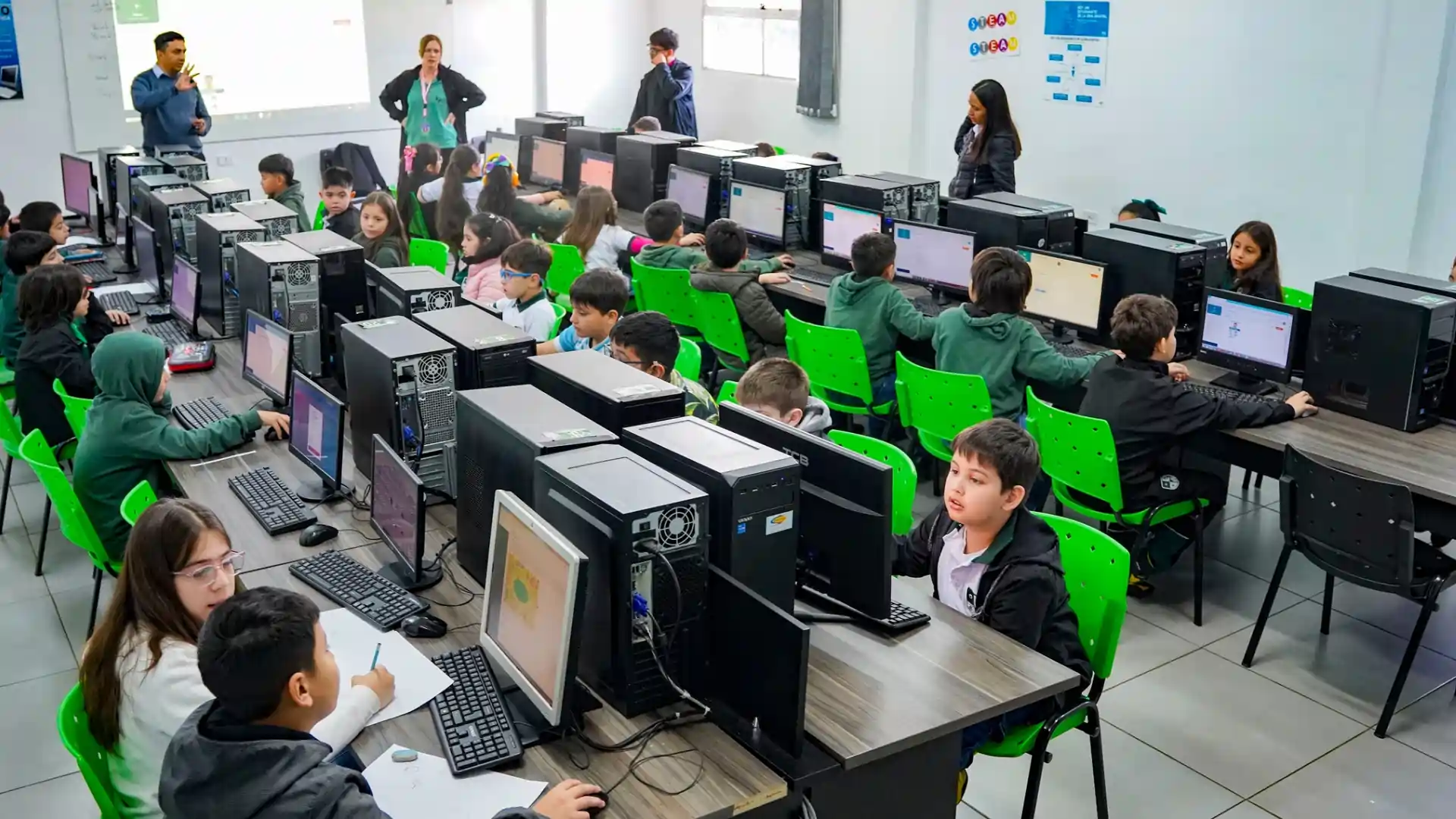 Estudiantes participaron en simulacro del Estudio Regional Comparativo y Explicativo (ERCE)