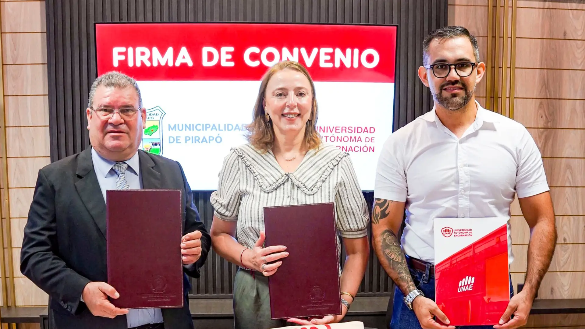 Celebración de Firma de Convenio de becas entre el Complejo UNAE y la Municipalidad de Pirapó