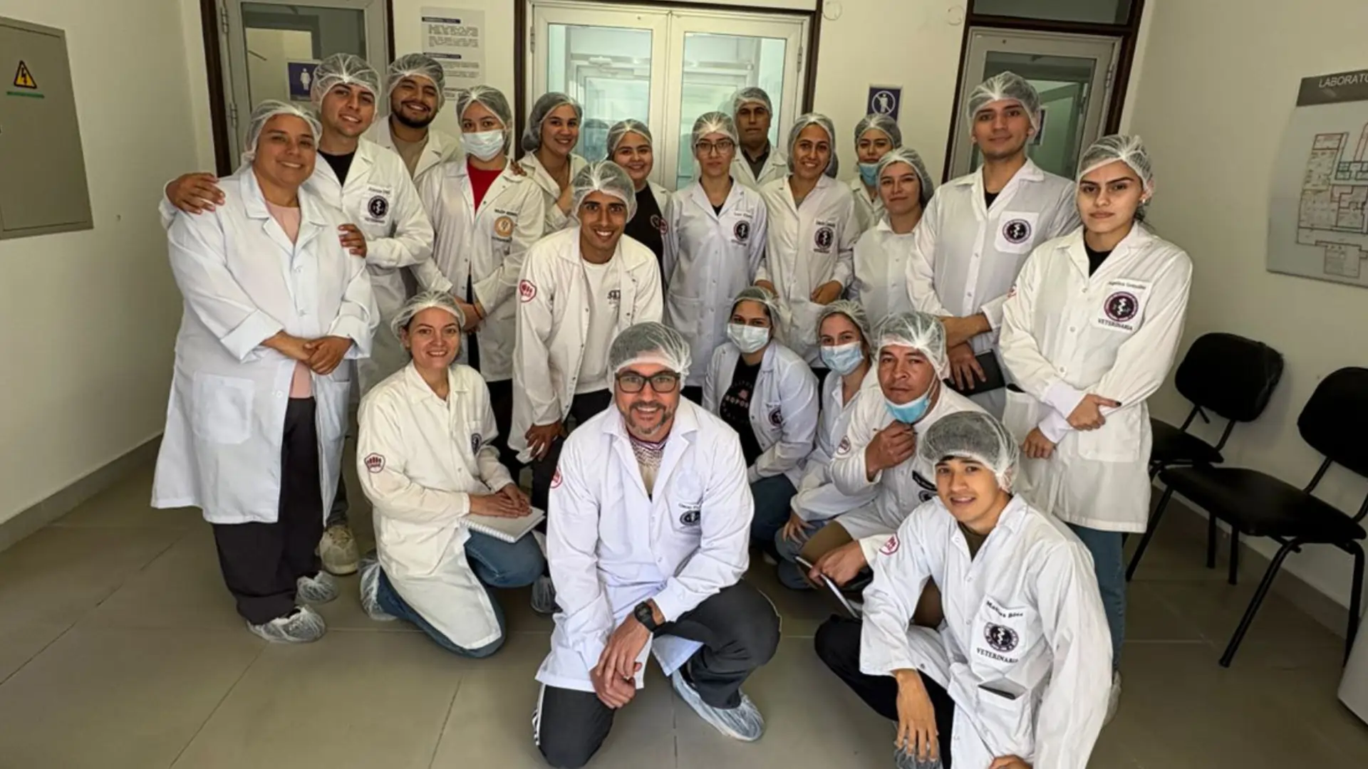 Estudiantes de Veterinaria realizaron visita académica a laboratorios de SENACSA y al Hospital Veterinario Nantes